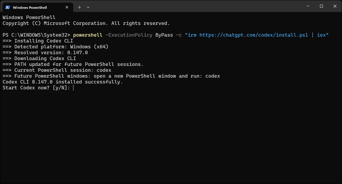 在 Windows PowerShell 里运行官方安装命令，提示 Codex CLI 安装成功